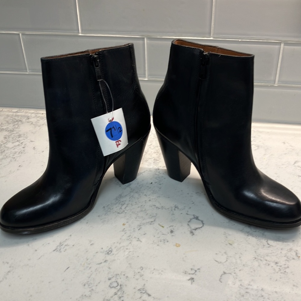 Frye Booties Black NWT Heeled Boots GORGEOUS sz 7.5 B